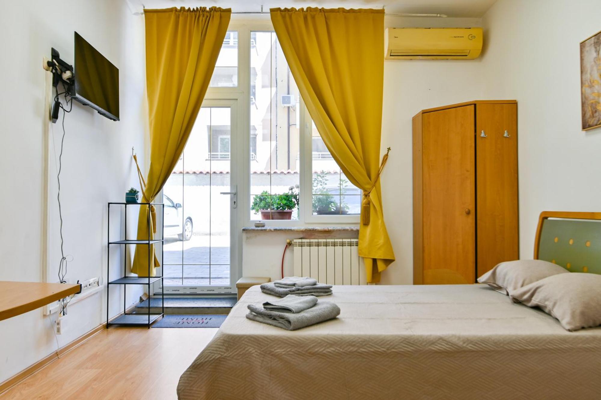 Cozy Apartment In Central София Екстериор снимка