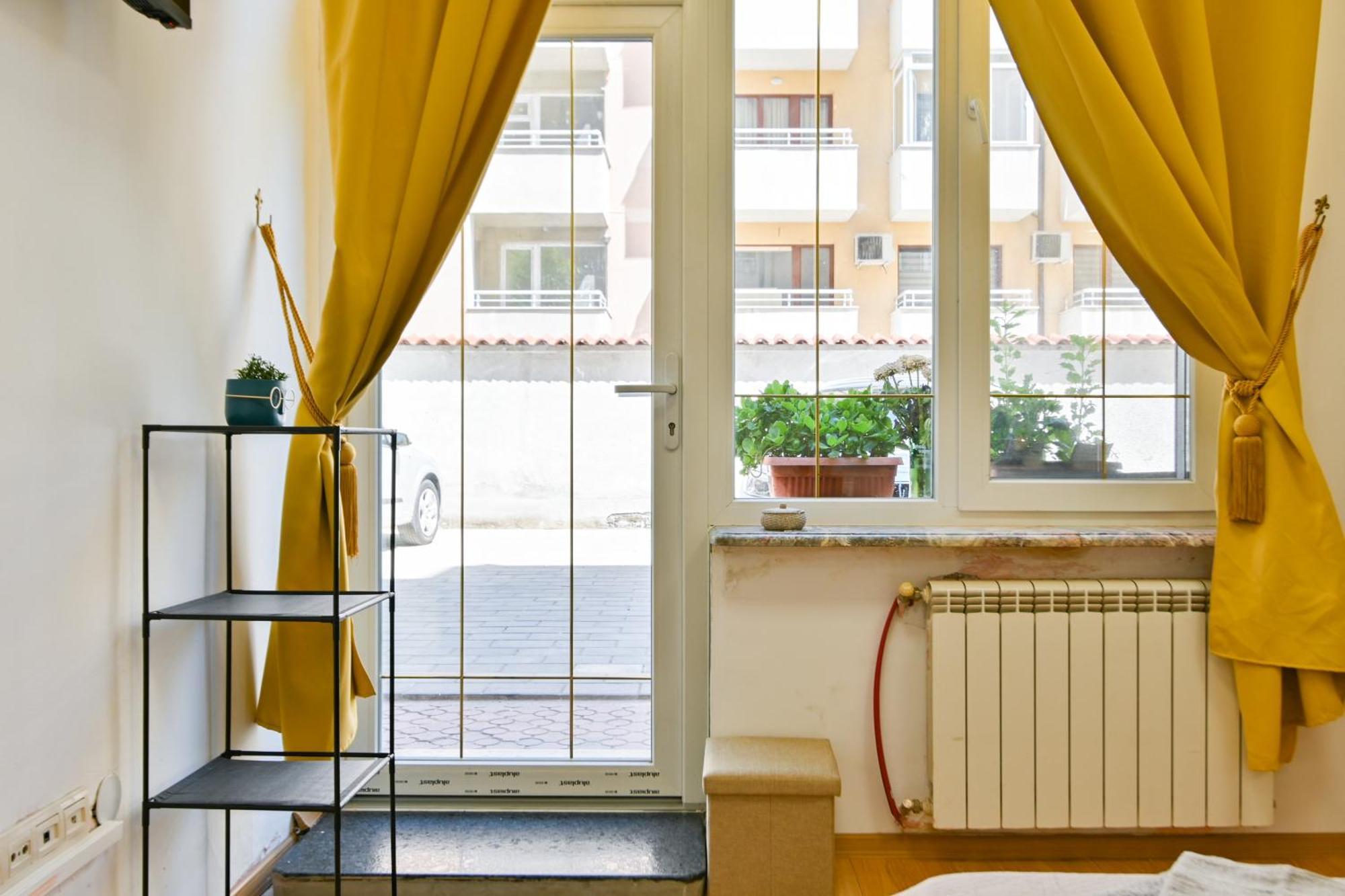 Cozy Apartment In Central София Екстериор снимка